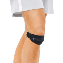 Load image into Gallery viewer, BRACOO KP40 Knee Patella Fulcrum Wrap Easyfit with Cushion Tube
